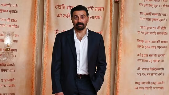 sunny-deol-returns-to-yash-raj-films-after-30-years