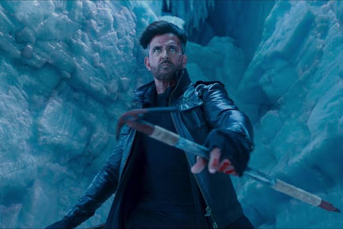 war-2-struggles-at-box-office-opening-weekend-ends-on-a-weak-note-sunday-collection-at-rs-24-25crore-range